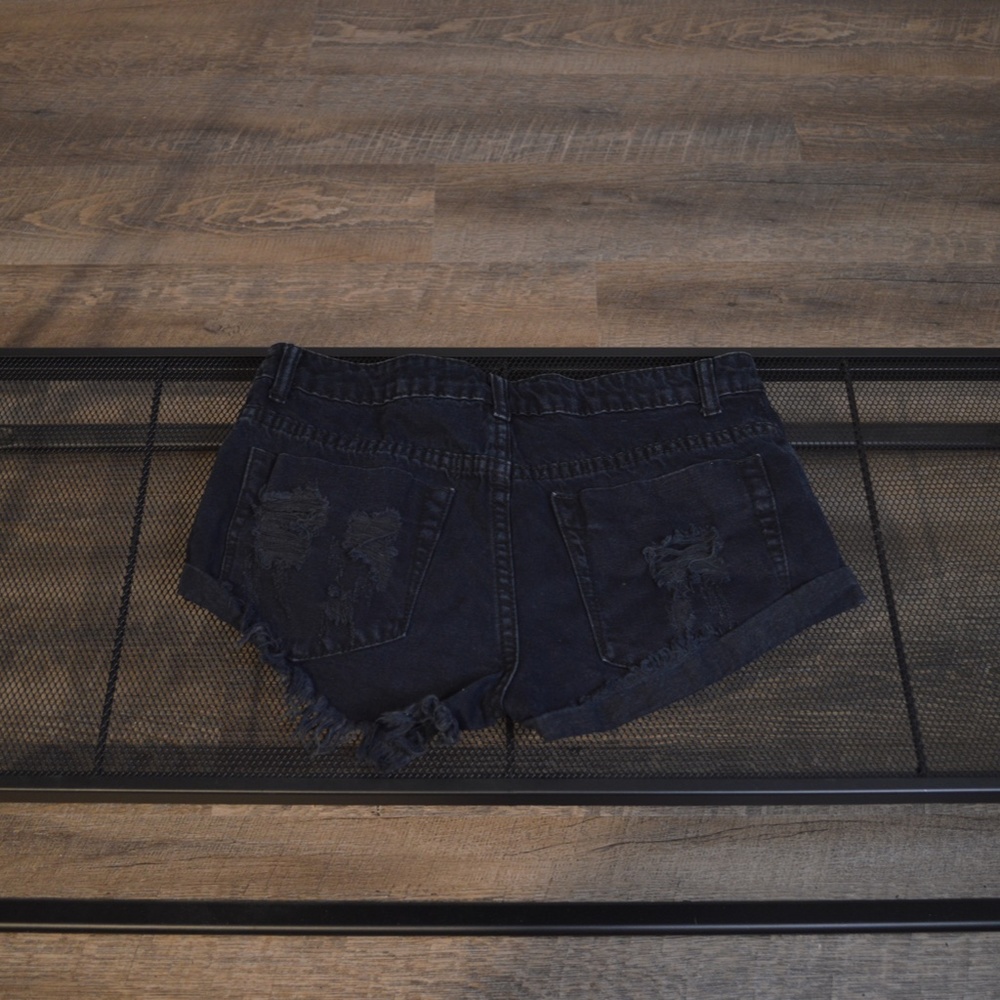 Shorts - Picture 2 of 4